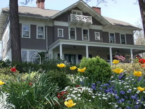 Abbington Green Bed & Breakfast Inn